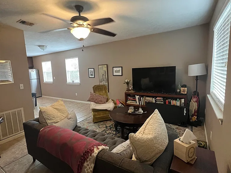 285 Dixie Dr #B2 — Photo 2