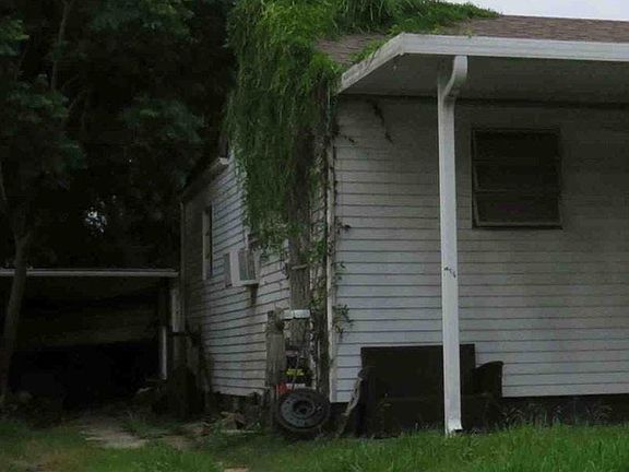2nd image of 102 Hathaway Pl