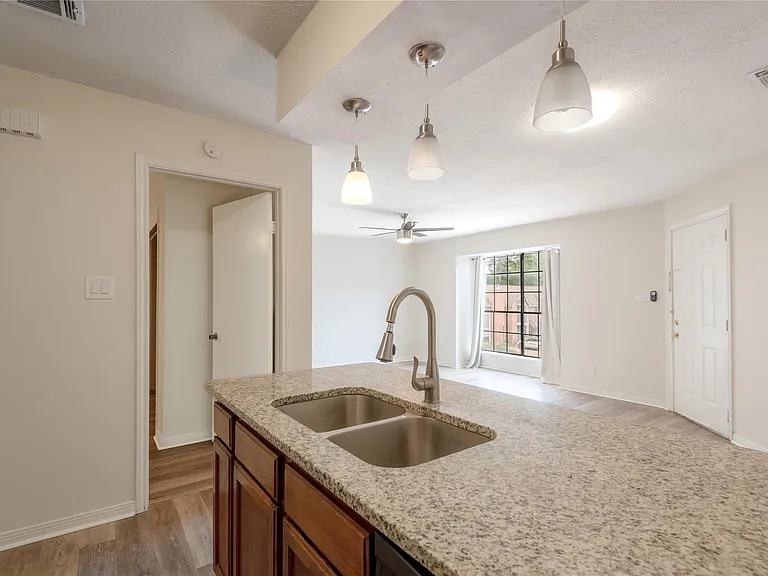 2402 Sycamore Ave #D6 — Photo 18
