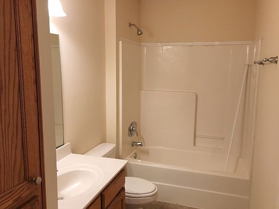 3rd image of 3411 Landmark Dr