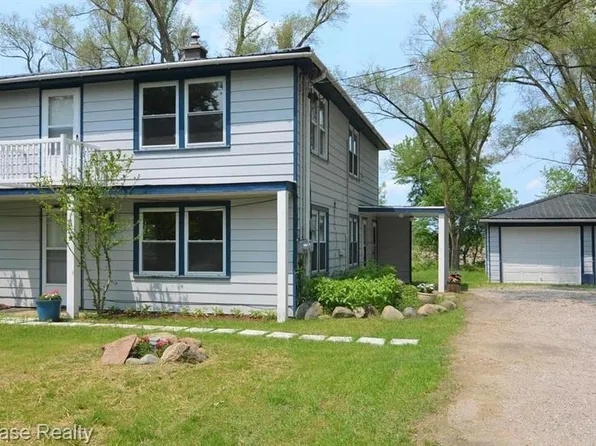 2396 S Long Lake Rd, Fenton, MI 48430