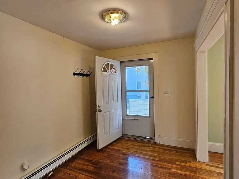 18 Banks St #1 — Photo 8