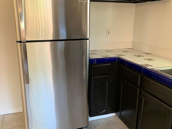 4th image of 605 E Oak St APT A