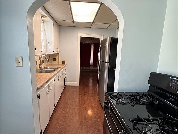 4th image of 2490 Pelton Ave