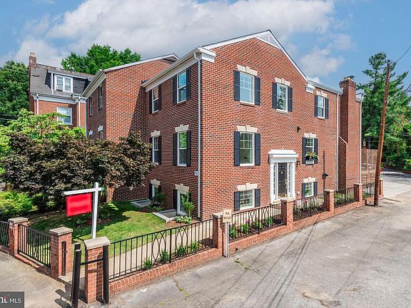 4th image of 3851 Oliver St NW