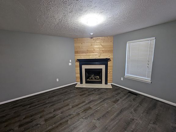 4th image of 1543 Singh St