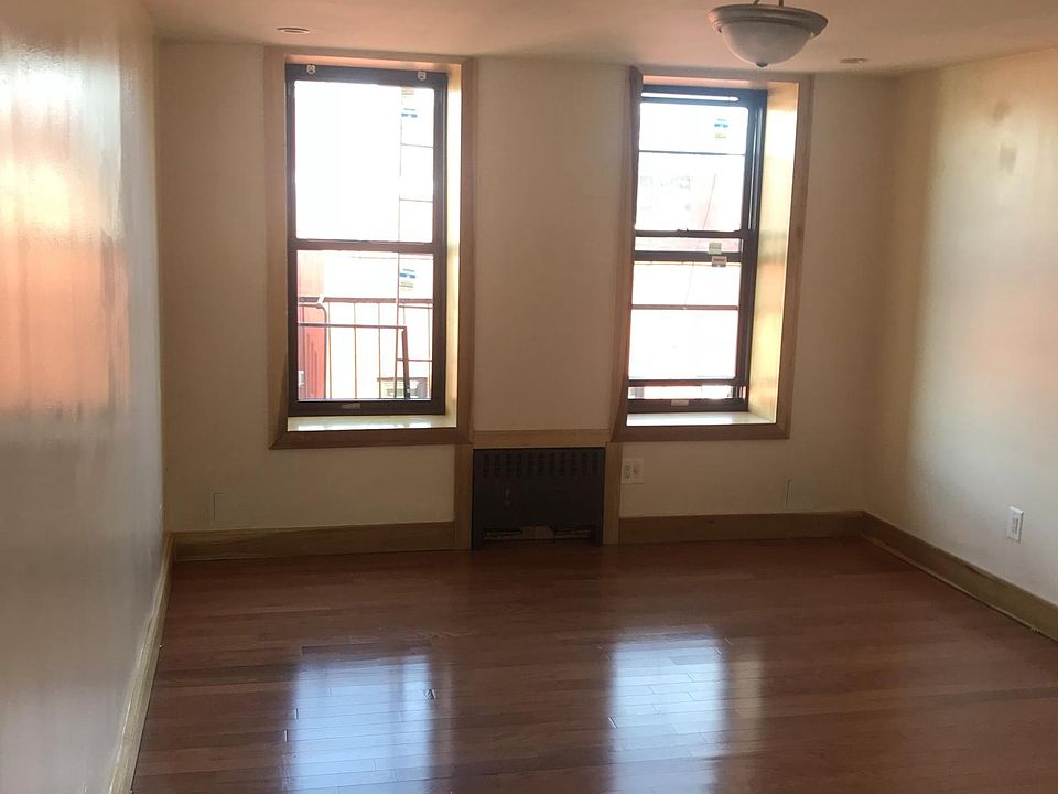 2nd image of 676 Beck St #1