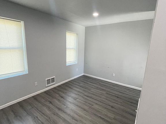 5th image of 904 W York St #2