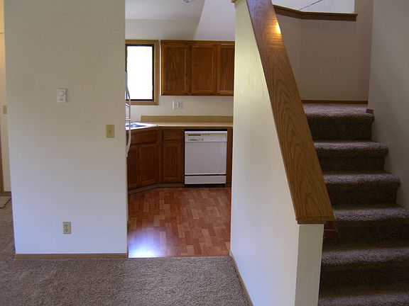3rd image of 5521 S Crestline St