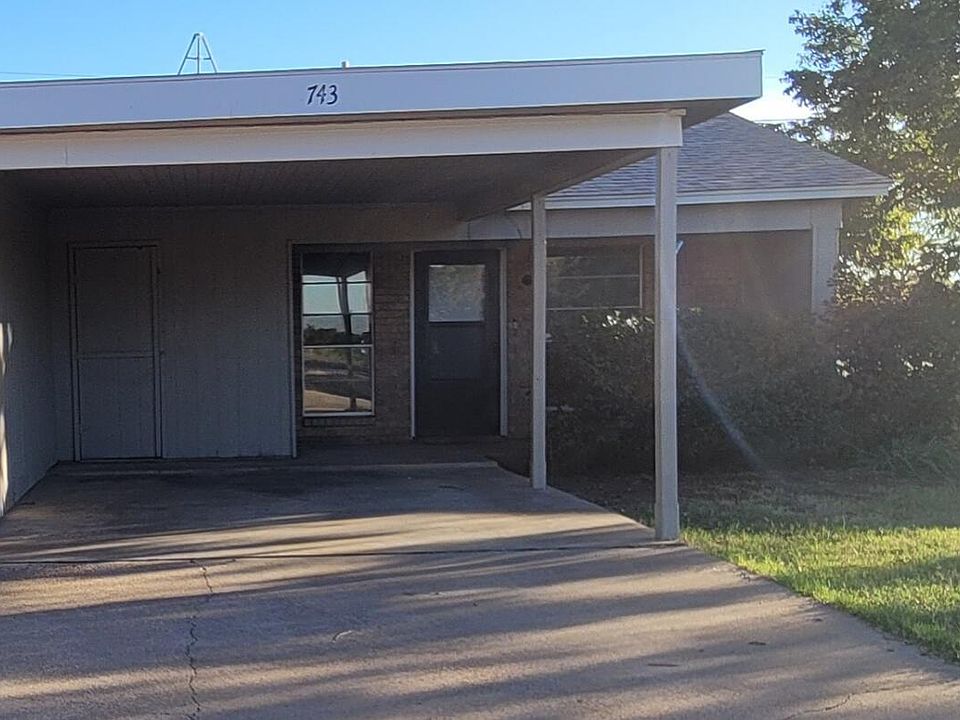 1st image of 743 Chaparral Cir