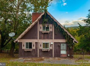 71 Twin Lake Dr, Harpers Ferry, WV 25425