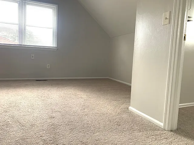 1560 Whittier Ave — Photo 23