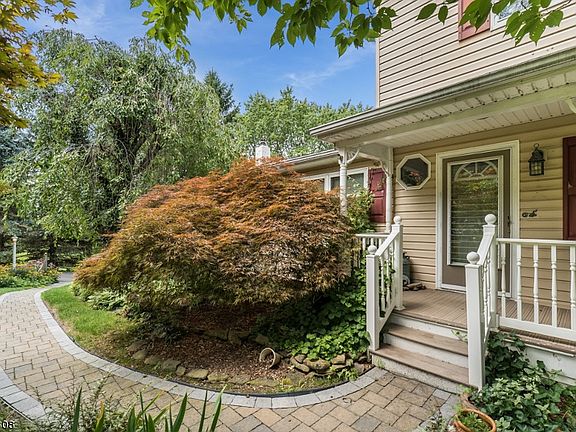 2nd image of 5 Willis Dr