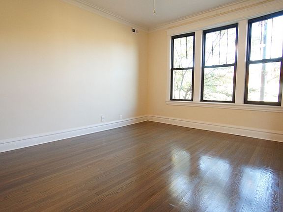 3rd image of 2894-96 N Milwaukee Ave #2894-2