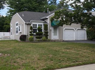 37 Baytree Cir, Middletown, NJ 07748