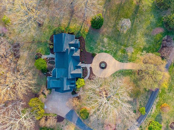 5th image of 2121 Garth Rd