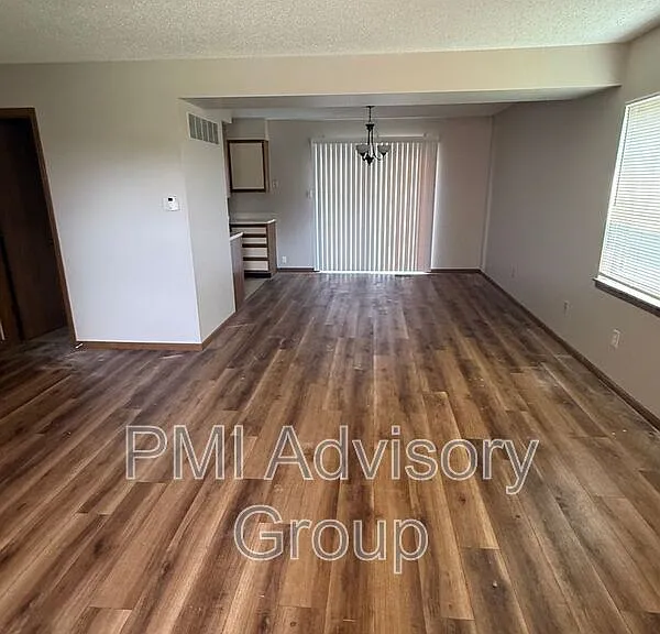 2816 SW Westport Plaza Dr — Photo 11