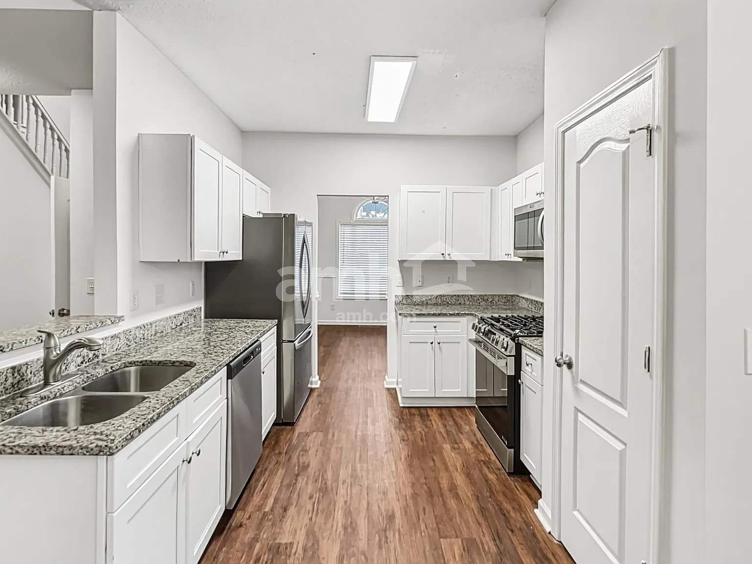 4 bed, 2.5 bath, 1807 sqft, $2,170 — Photo 3