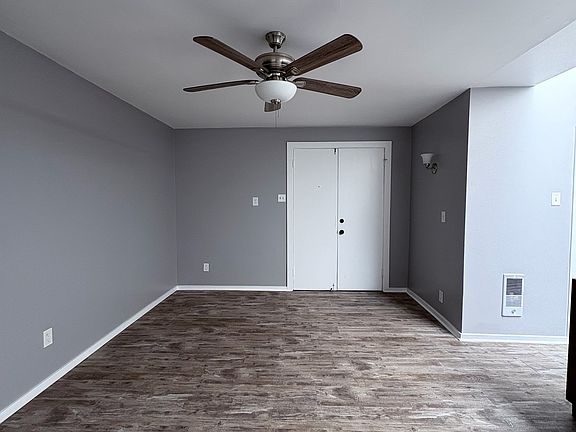 4th image of 910 N Park Cir