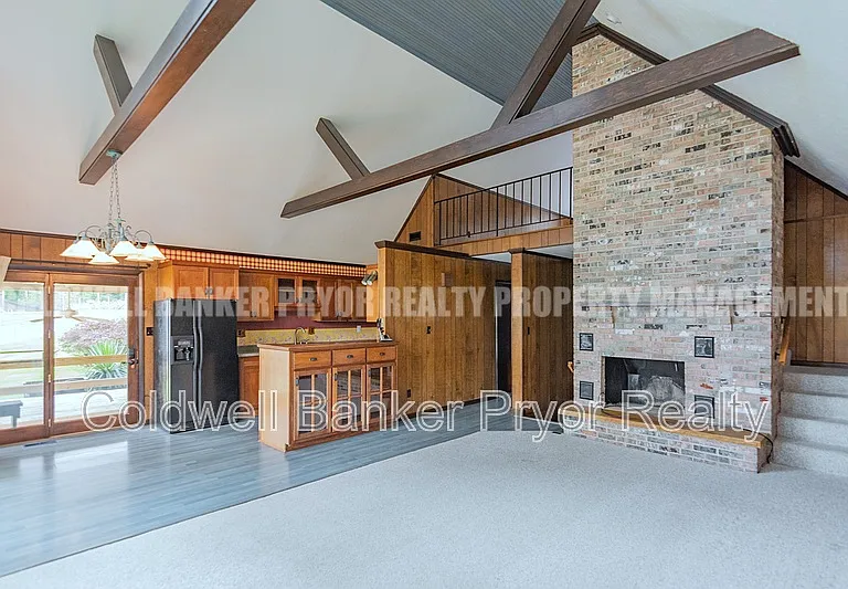 165 Lakeshore Ct — Photo 15