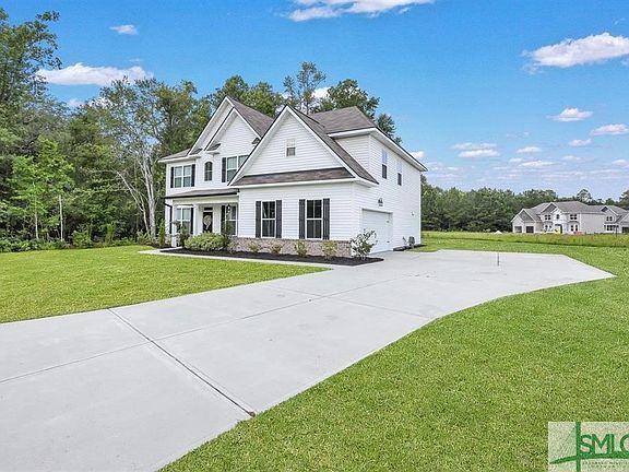 3rd image of 2 Camilla Court