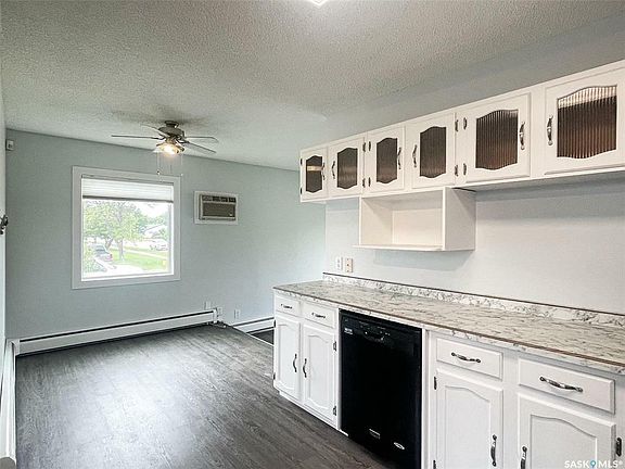 5th image of 302 2nd St W