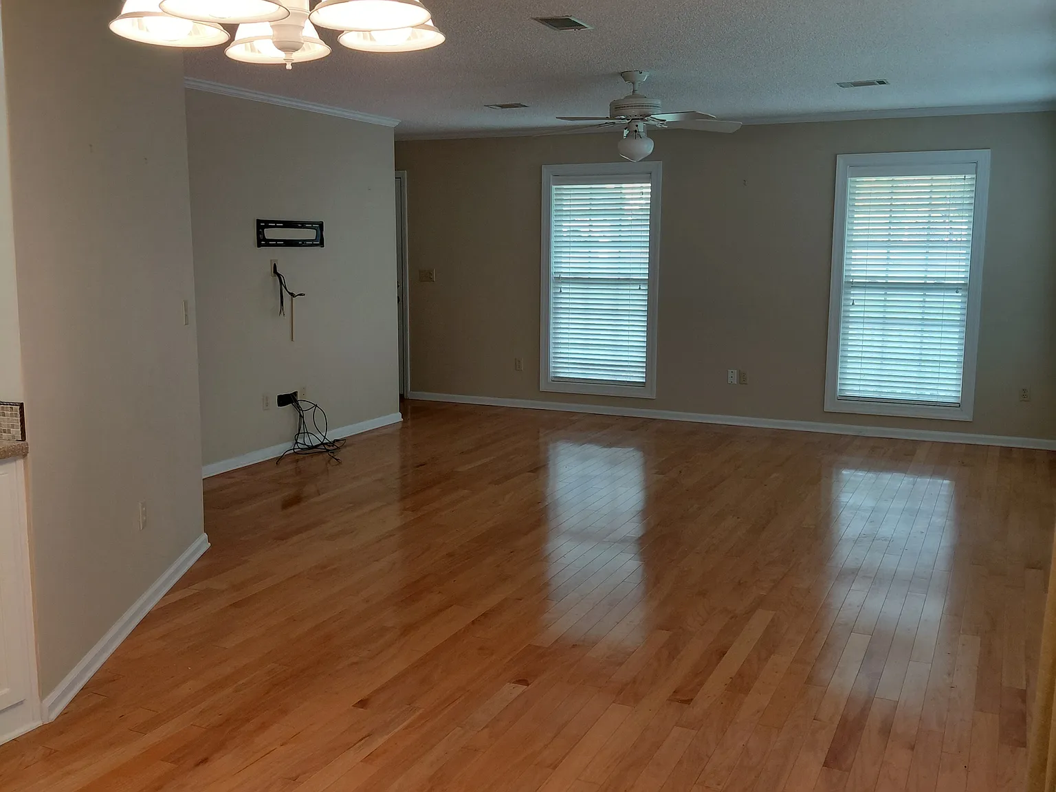 3 bed, 1350 sqft, $1,800 — Photo 4