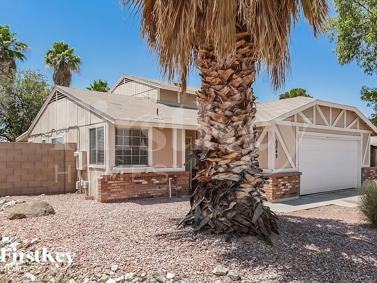 6849 W Yucca St — Photo 2