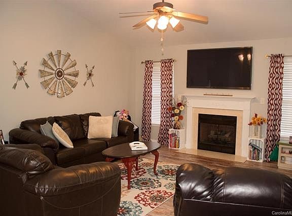 4th image of 116 W Edinburgh Ct