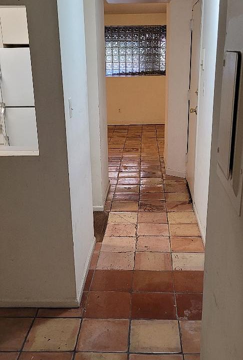 Hallway to Livungroom