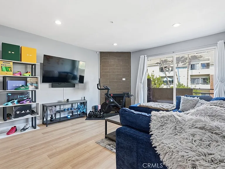 640 W 4th St — Photo 7