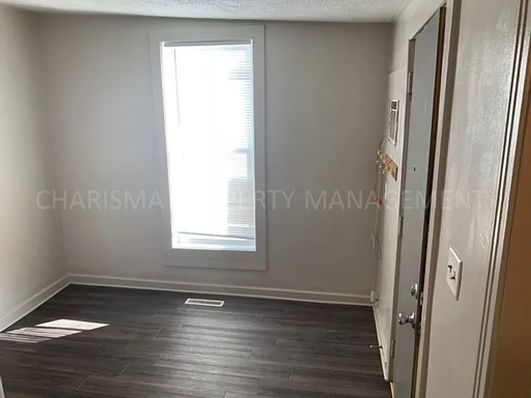 817 W 11th St #1 — Photo 14