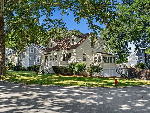 3rd image of 27 Sycamore Rd