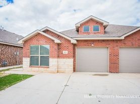 2102 Langford Ave, Lubbock, TX
