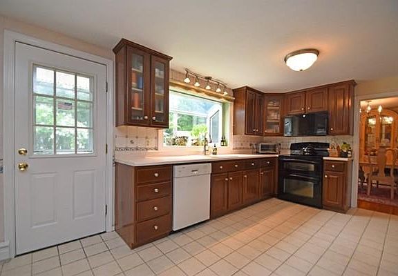 5th image of 24 Rawson Hill Dr