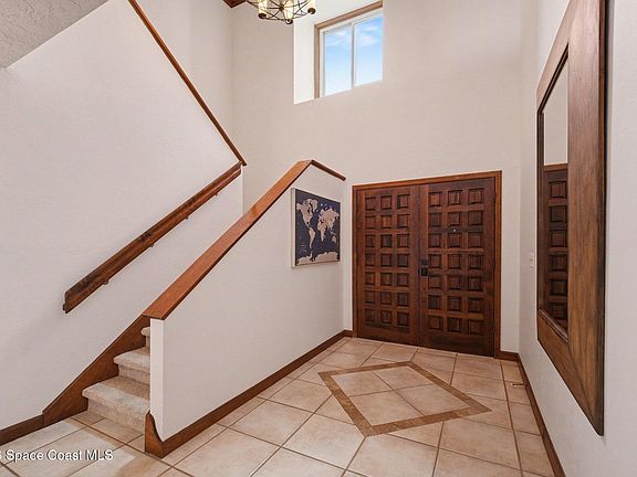4th image of 568 Rio Casa Dr N