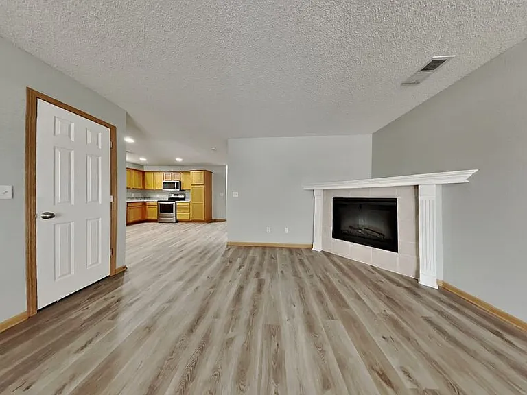 400 NW Woodbury Dr — Photo 10
