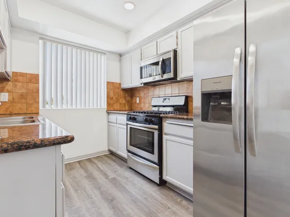 Wilcox Luxury Apartments, 813 Wilcox Ave, Los Angeles, CA 90038