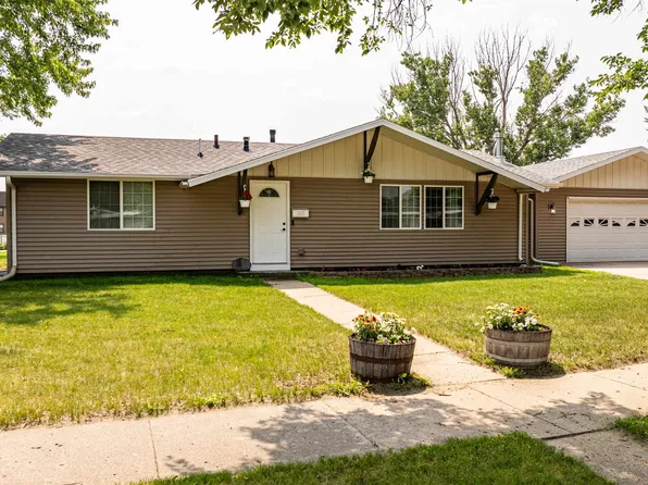 1825 Westfield Ave SW, Minot, ND 58701