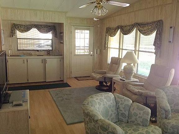 5th image of 117 Sugar Maple Ave