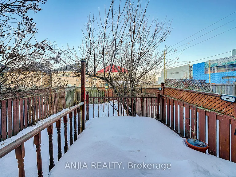 146 Billingsley Cres — Photo 40