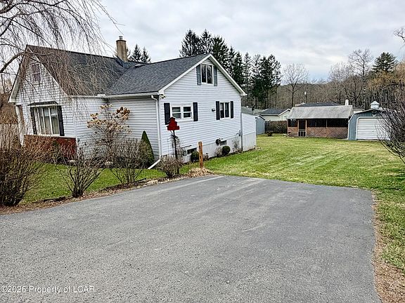 3rd image of 1074 Lower Demunds Rd