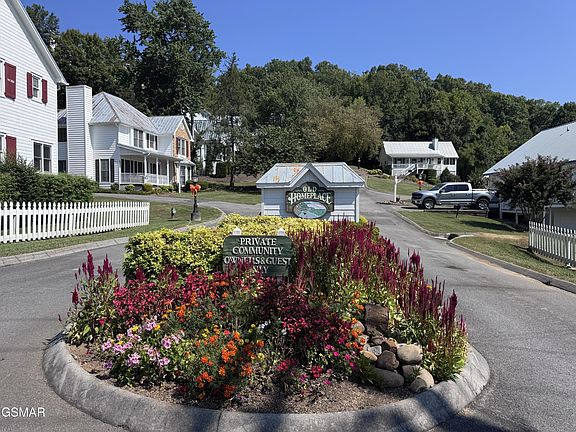 2nd image of 424 Country Path Way