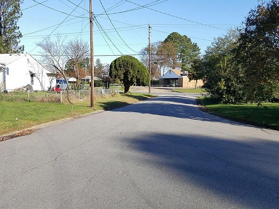 5th image of 700 Linda Ct