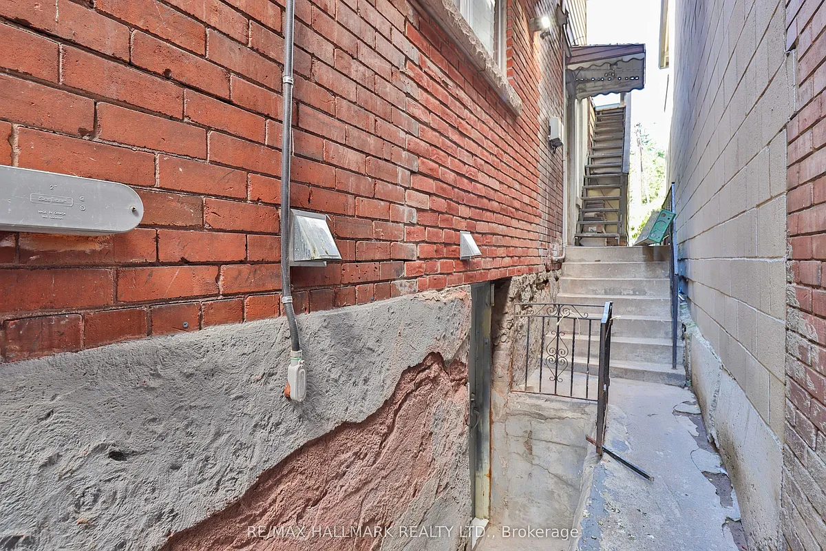 Building Photo - 880 College St #BASEMENT