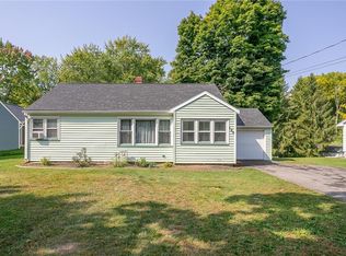 129 Hyde Pkwy, Palmyra, NY 14522