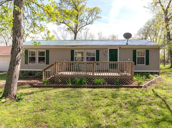 127 Oak Dr, Dunkerton, IA 50626