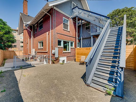 Access to apartment (third floor)