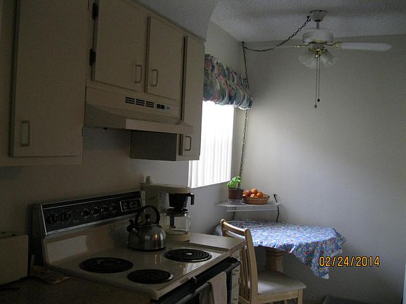 5th image of 2945 SW 22nd Ave #1010