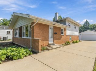 255 E Parkside Ave, Lombard, IL 60148